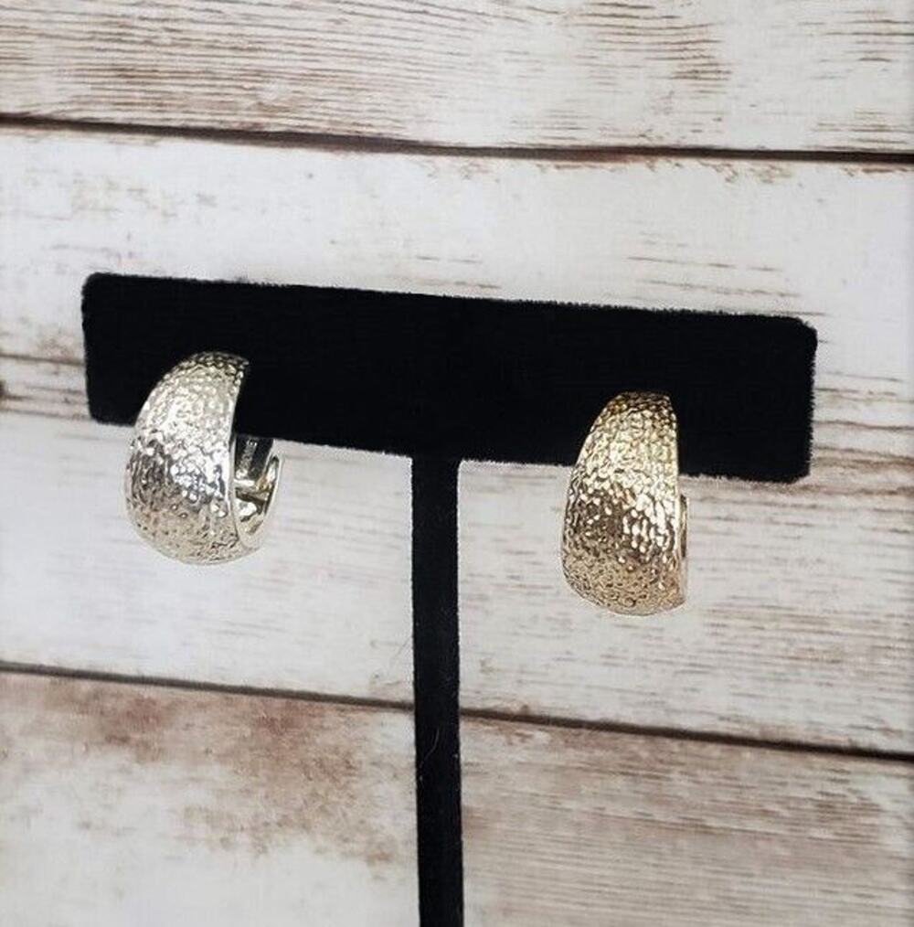 Vintage Clip On Earrings - 0.75" Chunky Hammered Hoops *One Discolored*